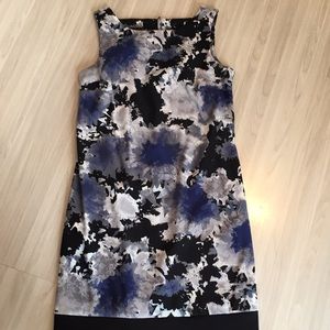 Multi colored dress, w black trim at the bottom